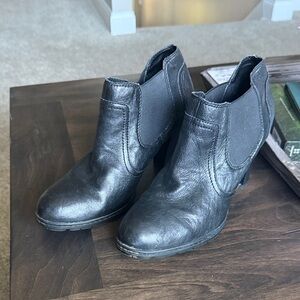 Born boc Women's Black Leather Ankle Booties